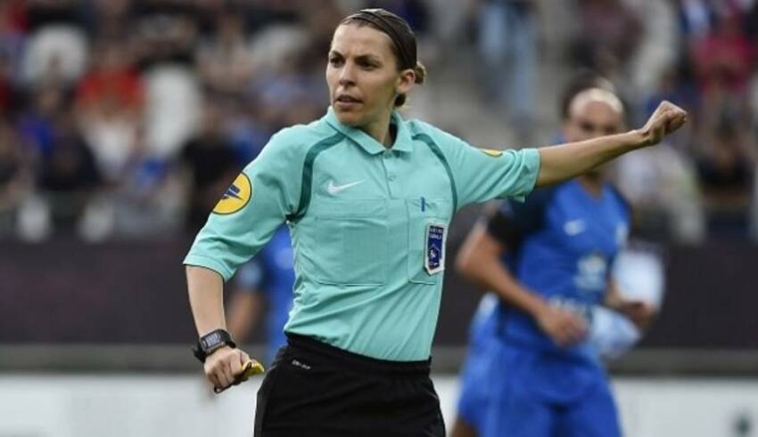 LA GARA DI SUPERCOPPA DIRETTA DA UN ARBITRO DONNA