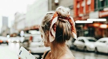 Ecco alcune idee per poter indossare uno scrunchie