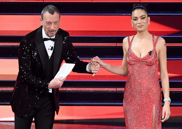 Sanremo 2021: Elodie incanta sul Palco dell'Ariston