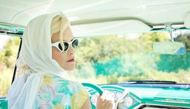 Stile vintage: tre outfit per l’estate completi di gioielli